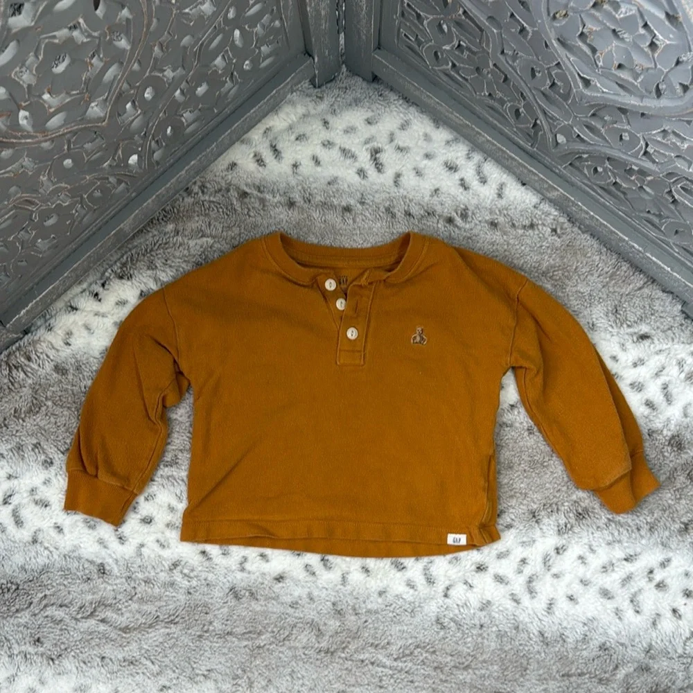 Baby GAP mustard Henley sweater boys 18-24 months Classiccore minimalist neutral